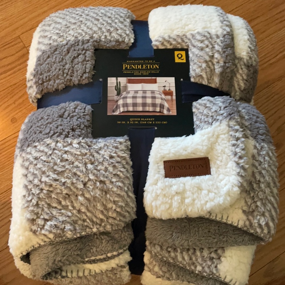 Pendletons Sherpa Fleece Blanket / Throw - Rob Roy Design reversible grey